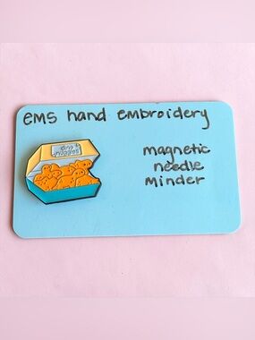 Dino Nuggies Magnetic Needle Minder